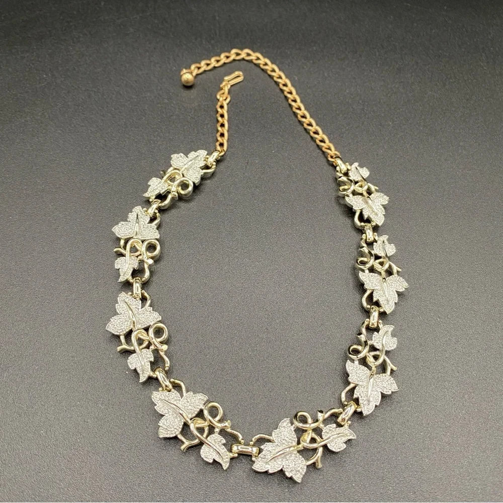 Vintage 1958 Sarah Coventry Plain and Fancy Silver Tone Leaf Vine Necklace